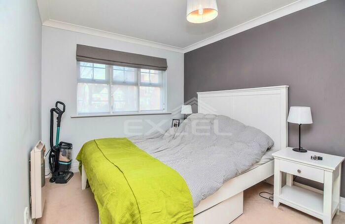 2 Bedroom Apartment To Rent In Inkwell Close, Woodside Park, London, N12
