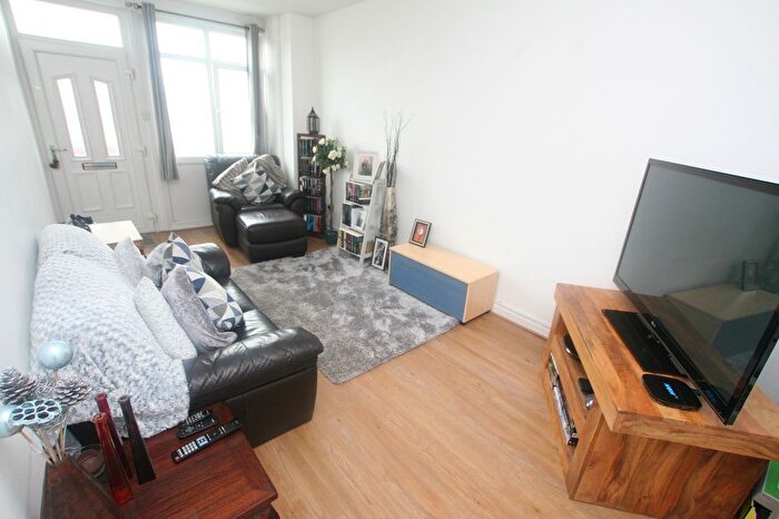 2 Bedroom Flat To Rent In Underwood Drive, Ellesmere Port, Cheshire., CH65