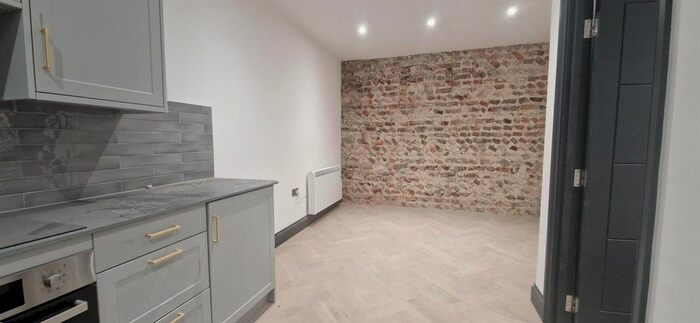 2 Bedroom Flat To Rent In Montague Street, Worthing Central, Worthing, BN11