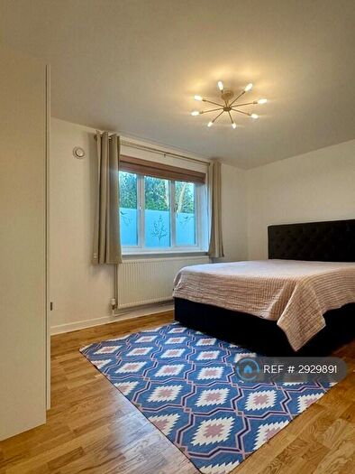 2 Bedroom Flat To Rent In Central Hill, London, SE19