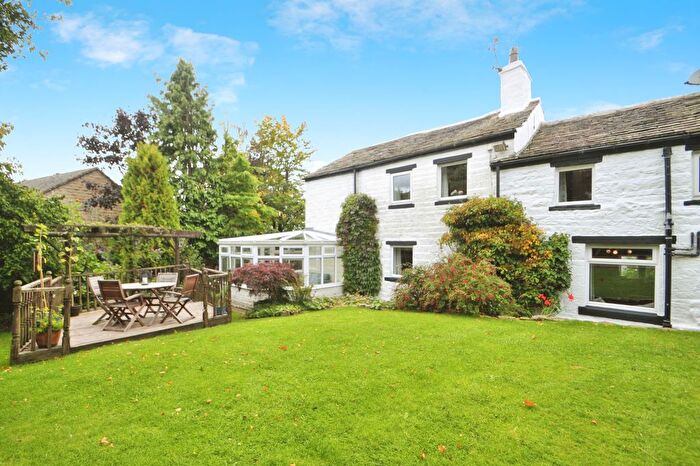 4 Bedroom Farmhouse For Sale In Far Low Bank, Oakworth, BD22