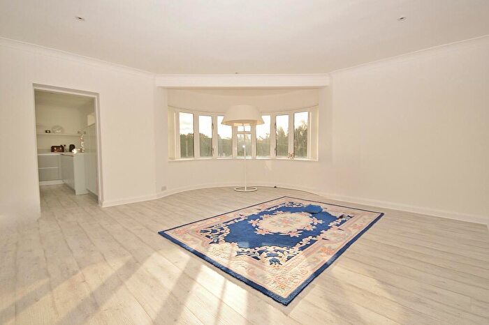 5 Bedroom Detached House For Sale In Wycombe Road, Saunderton, HP27