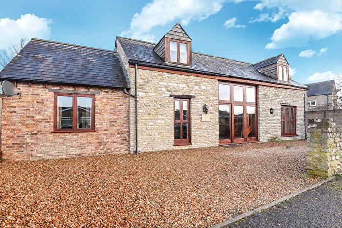 3 Bedroom Detached House To Rent In Blenheim Drive, Launton, OX26