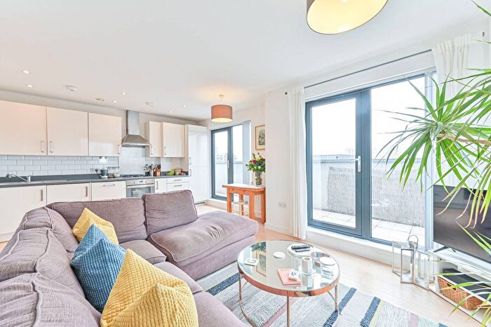 2 Bedroom Flat For Sale In Brixton Road, Oval, London, SW9