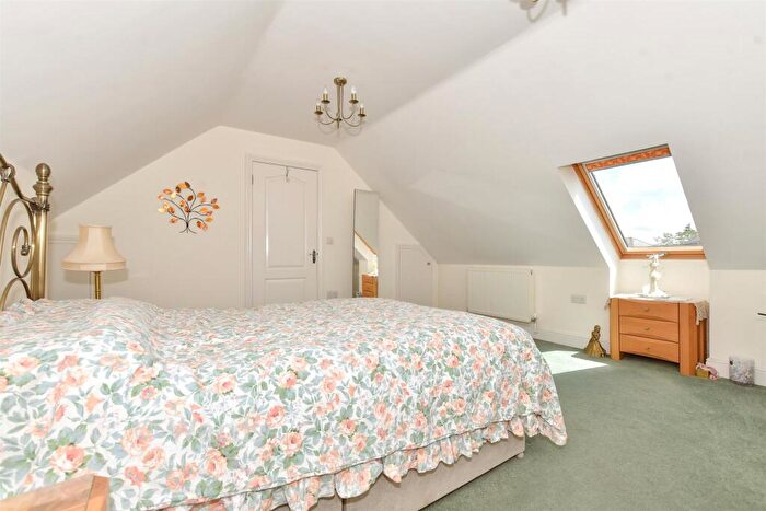 3 Bedroom Chalet For Sale In Orchard Grove, Whitstable, Kent, CT5