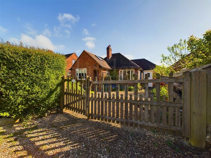 2 Bedroom Bungalow For Sale In Ronhill Lane, Cleobury Mortimer, Shropshire, DY14