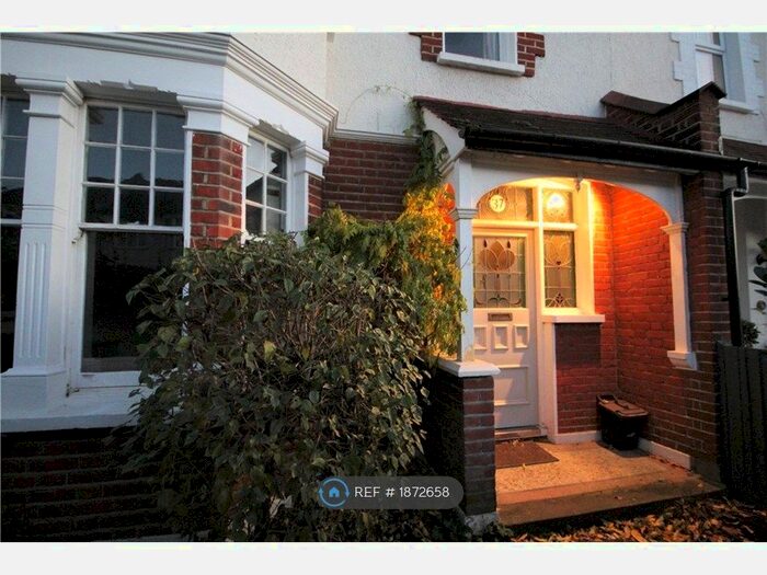 4 Bedroom Semi-Detached House To Rent In Arragon Gardens, London, SW16