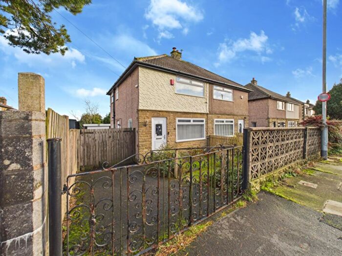 2 Bedroom Semi Detached House For Sale In Gleanings Avenue, Halifax, West Yorkshire, HX2