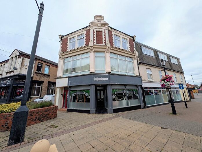 1 Bedroom Flat To Rent In A High Street, Normanton, Uk, WF6