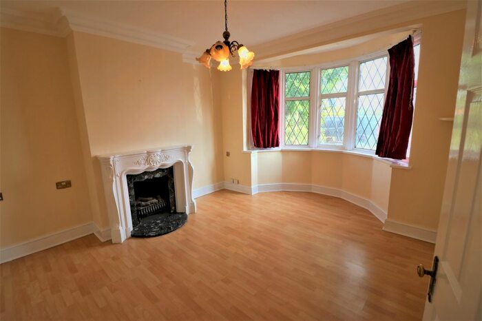3 Bedroom Terraced House To Rent In New North Road, Ilford, Essex, IG6