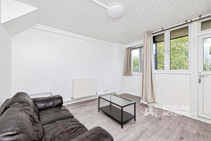 2 Bedroom Apartment To Rent In Kingsland Road, Hoxton, London, E2