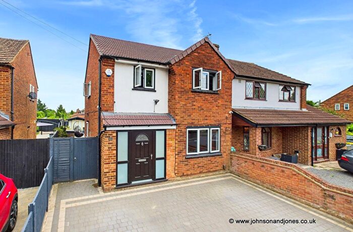 3 Bedroom Semi Detached House For Sale In Free Prae Road, Chertsey, KT16