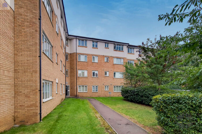 2 Bedroom Flat To Rent In Bradmore Court, Enstone Road, EN3