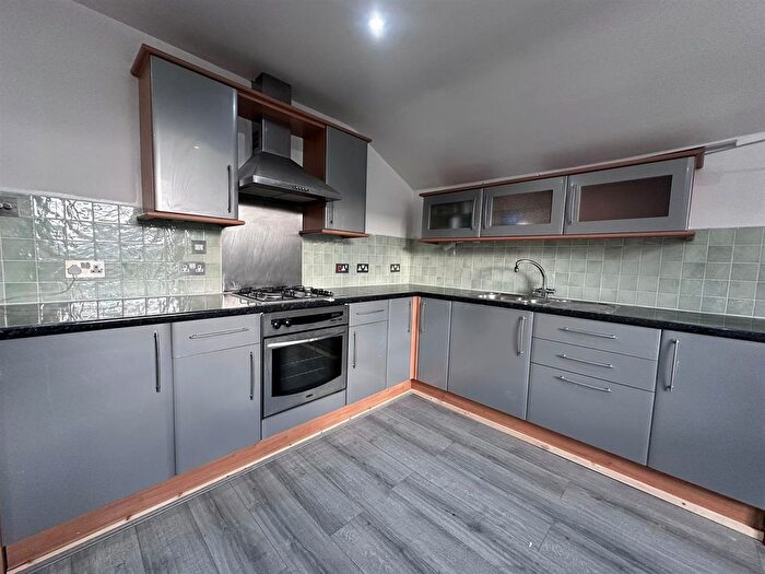 2 Bedroom Flat To Rent In Broxholm Road, London, SE27