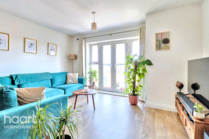 2 Bedroom Apartment For Sale In Stafford Avenue, Hornchurch, RM11
