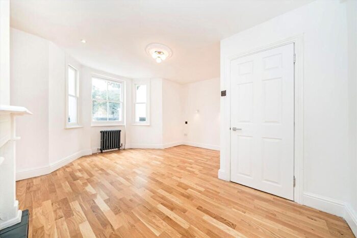 1 Bedroom Flat For Sale In Devonshire Road, Honor Oak, SE23