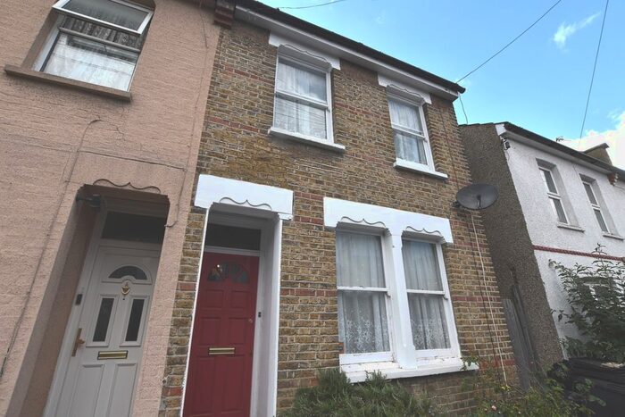 2 Bedroom End Of Terrace House To Rent In Broadway Avenue, Croydon, CR0