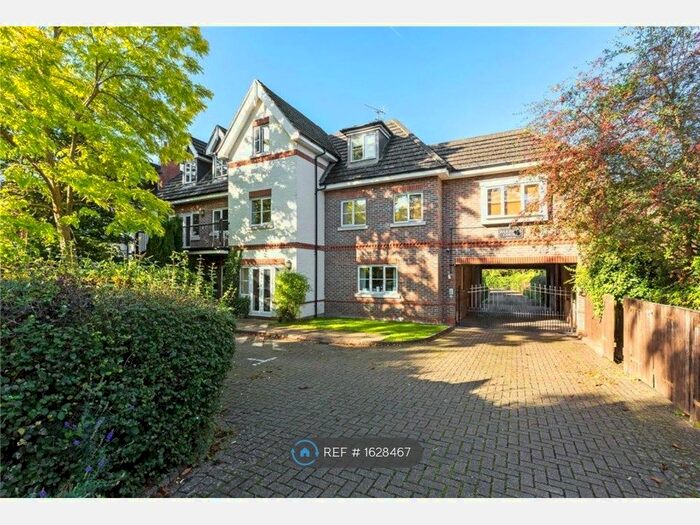 2 Bedroom Flat To Rent In Ray Park Avenue, Maidenhead, SL6