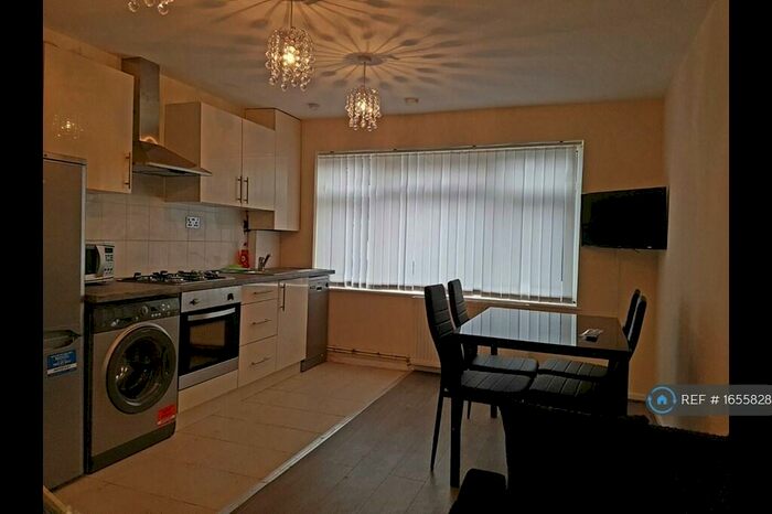 3 Bedroom Flat To Rent In Beulah Road, Thornton Heath, CR7