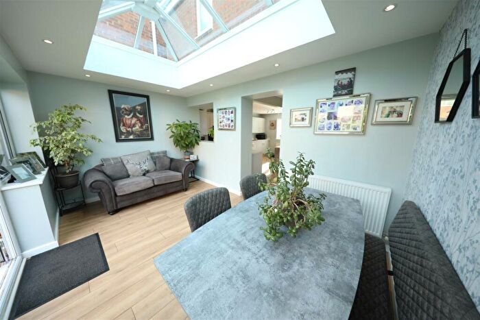 3 Bedroom Semi-Detached House For Sale In Woodheys Park, Kingswood, Hull, HU7