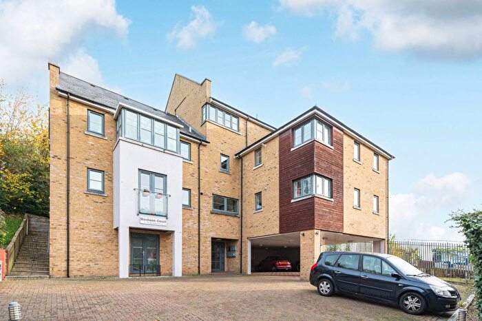 2 Bedroom Flat To Rent In Rye Hill Park, Nunhead, London, SE15