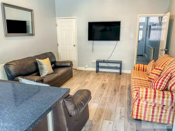 5 Bedroom Terraced House To Rent In Lenton Boulevard, Lenton, Nottingham, NG7