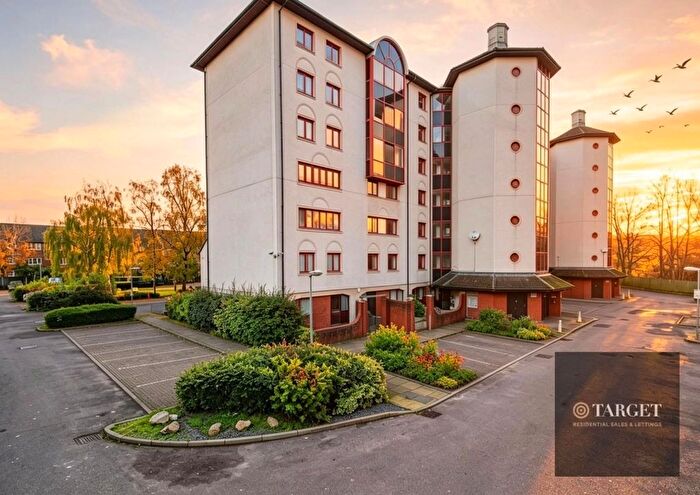1 Bedroom Flat To Rent In Eleanor Way, EN8