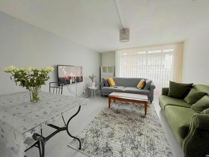 2 Bedroom Flat To Rent In Gilpin Cresent, Edmonton, N18