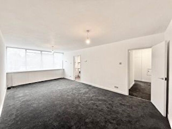 1 Bedroom Flat To Rent In Holden Road, London, N12