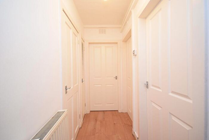 1 Bedroom Flat For Sale In Craigburn Street, Hamilton, ML3