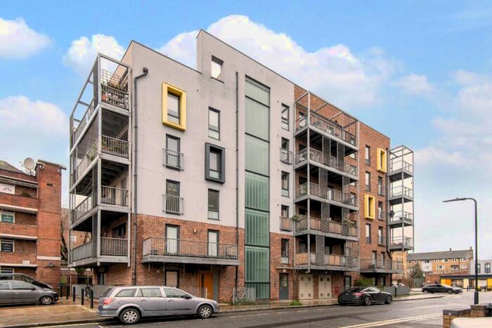 2 Bedroom Flat To Rent In Collent Street, Hackney, E9