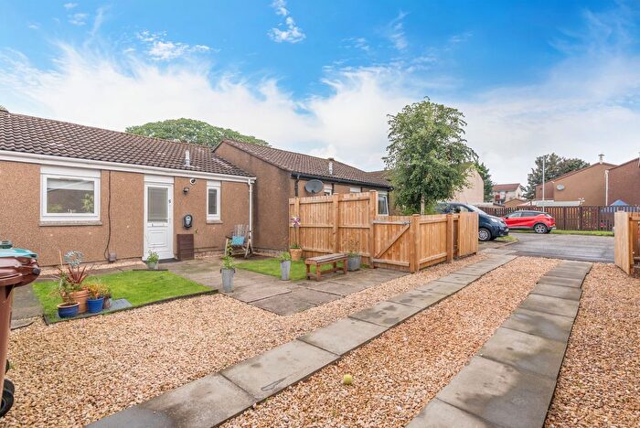 1 Bedroom Semi Detached Bungalow For Sale In Burnside Quadrant, Motherwell, ML1