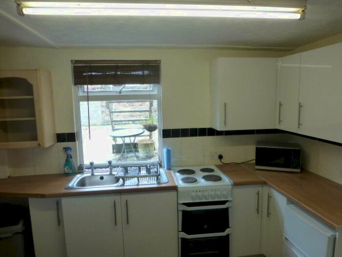 Studio To Rent In Park Terrace, Carmarthen, SA31