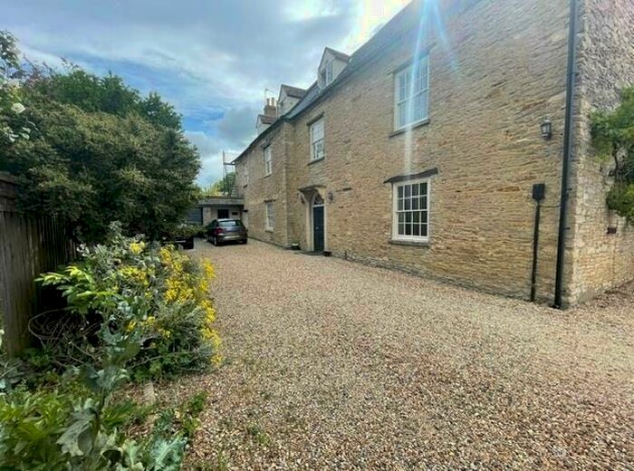 1 Bedroom Apartment To Rent In Mill Street, Old Kidlington, OX5