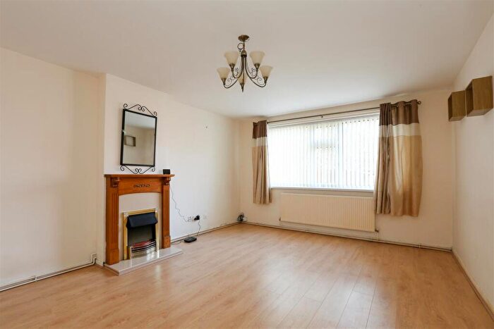 2 Bedroom Flat To Rent In Barratt Close, Leicester, LE2