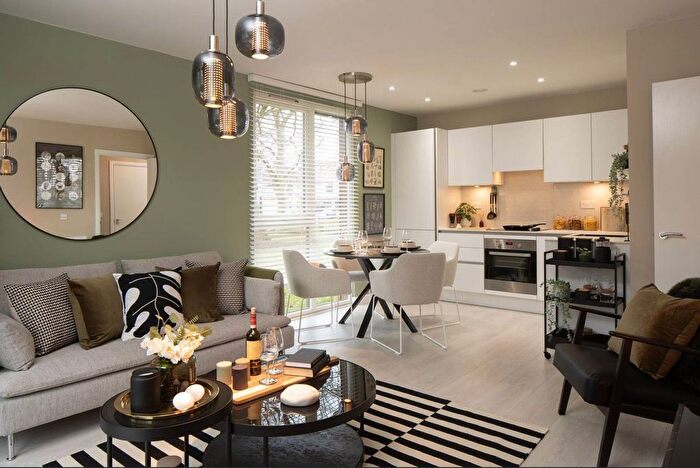 3 Bedroom Flat For Sale In Hayes Village, Hayes, UB3