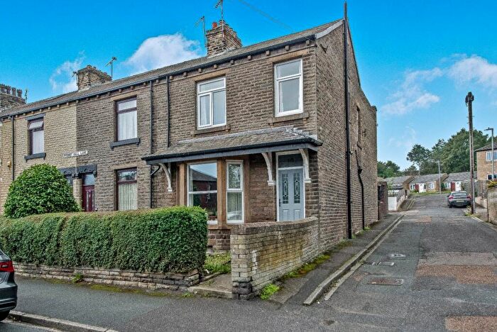 4 Bedroom Terraced House For Sale In Pyenot Hall Lane, Cleckheaton, West Yorkshire, BD19