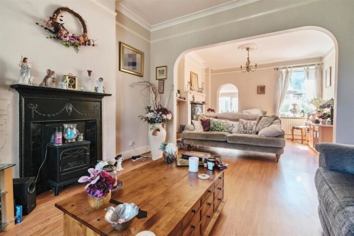 5 Bedroom Detached House For Sale In Kenilworth Road, Fleet, GU51