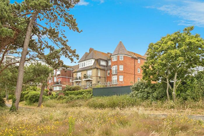 2 Bedroom Flat For Sale In West Cliff Gardens, West Cliff, Bournemouth, Dorset, BH2
