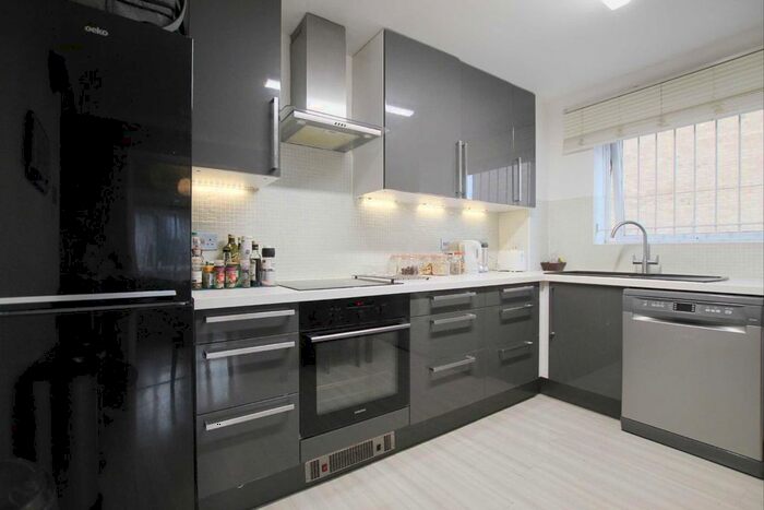 2 Bedroom Flat To Rent In Chaucer Drive, London SE1