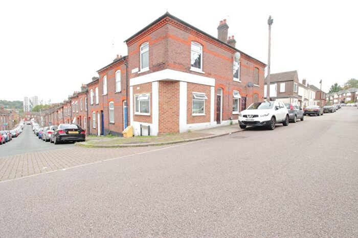 1 Bedroom Property To Rent In Baker Street, Town, LU1