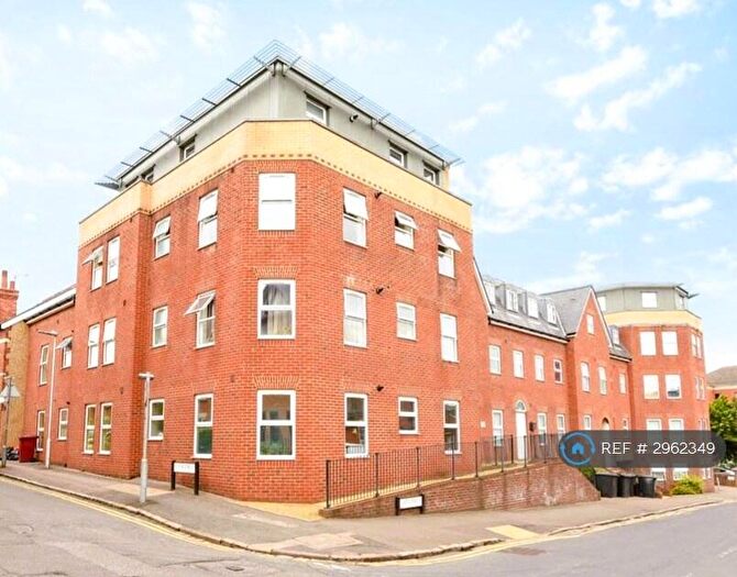 2 Bedroom Flat To Rent In East View Place, Reading, RG1