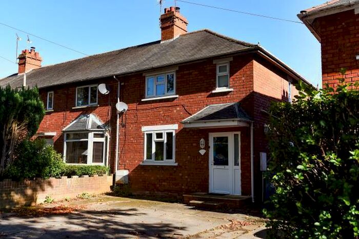 4 Bedroom Semi-Detached House To Rent In Springfield Avenue, Banbury, OX16