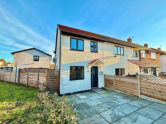 2 Bedroom House To Rent In Burrow Road, Chigwell, IG7