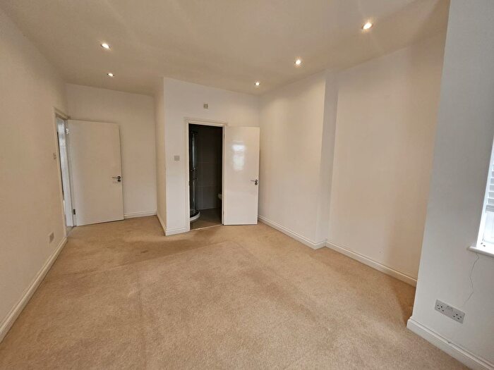 5 Bedroom Detached House For Sale In Holly Park, London, N3