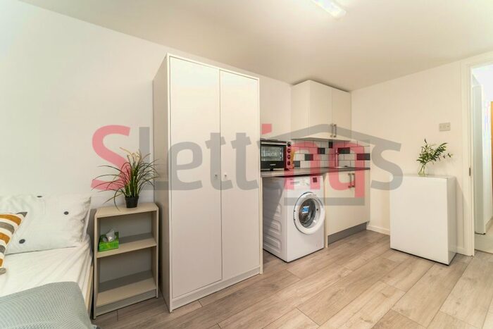 1 Bedroom Studio To Rent In Meadow Close, Barnet, EN5