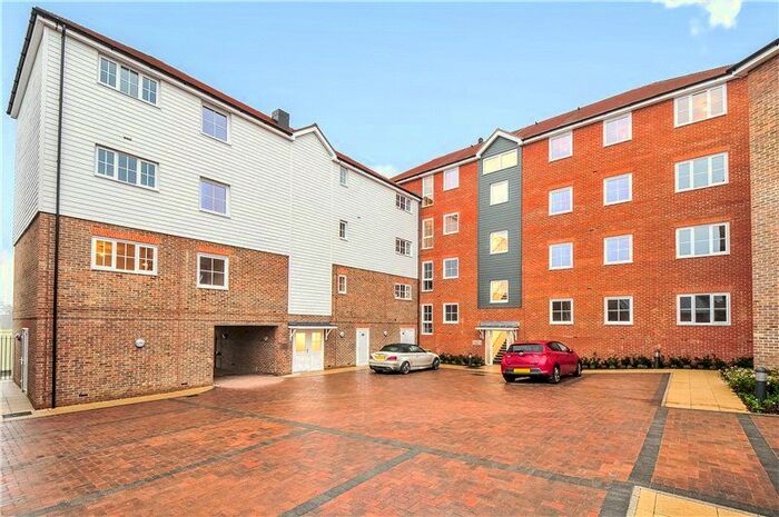 1 Bedroom Flat To Rent In Eden Road, Dunton Green, Sevenoaks, Kent, TN14