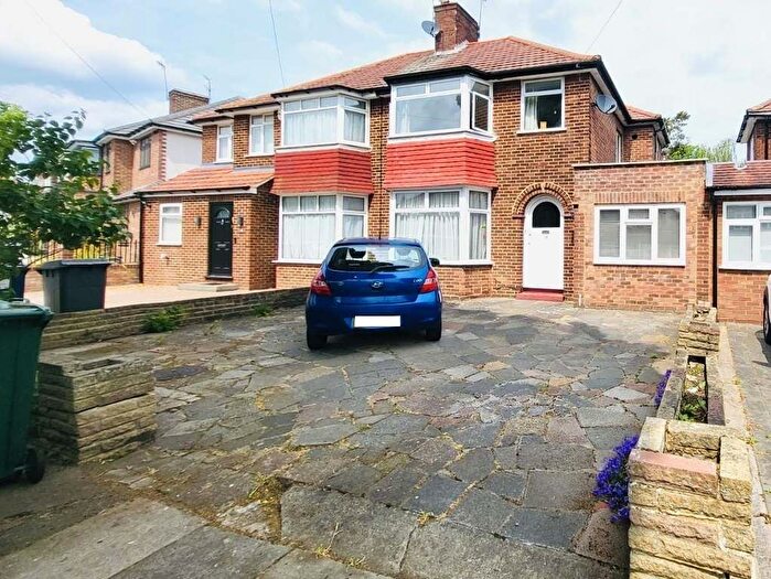 4 Bedroom Semi Detached House For Sale In Bullescroft Road, Edgware, HA8