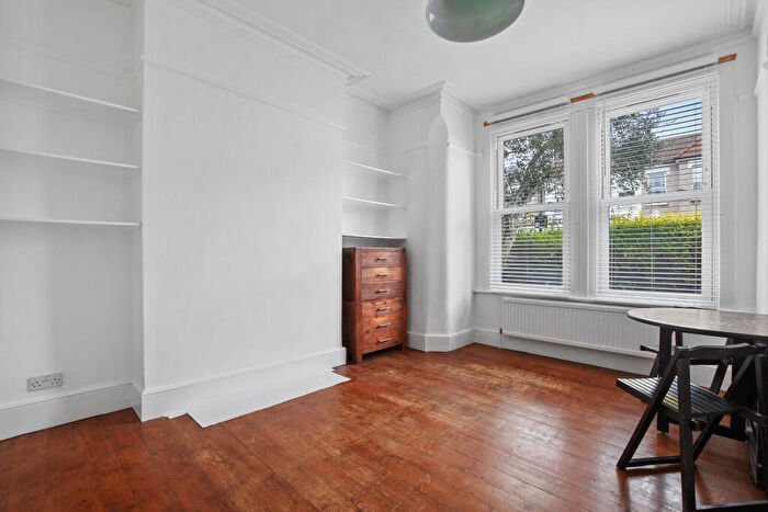 2 Bedroom Flat To Rent In Mannock Road, Turnpike Lane, N22