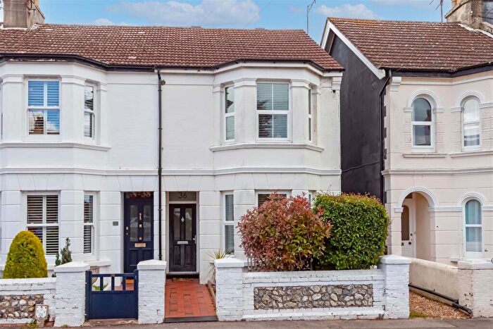 3 Bedroom End Of Terrace House For Sale In Eastcourt Road, Worthing, BN14